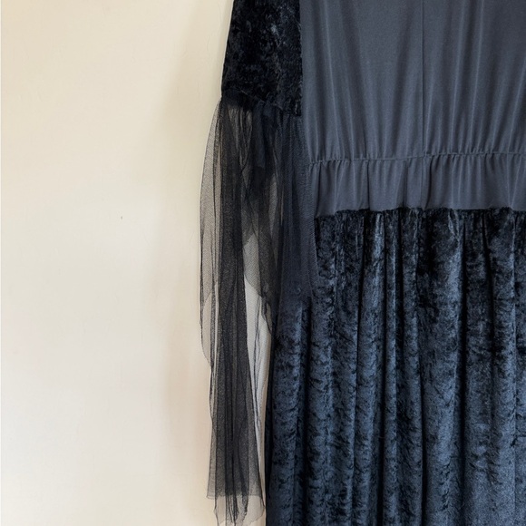 Spirit Halloween Victorian Vampiress Plus Size Costume Black Red Dress - Picture 9 of 12